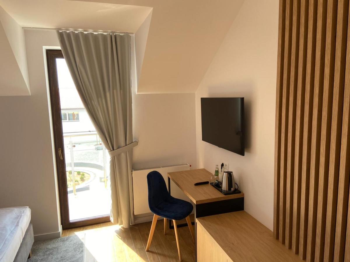 Hotel Sebory Пшасныш Экстерьер фото