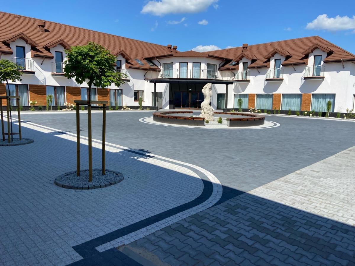 Hotel Sebory Пшасныш Экстерьер фото
