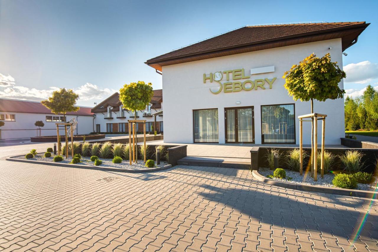 Hotel Sebory Пшасныш Экстерьер фото